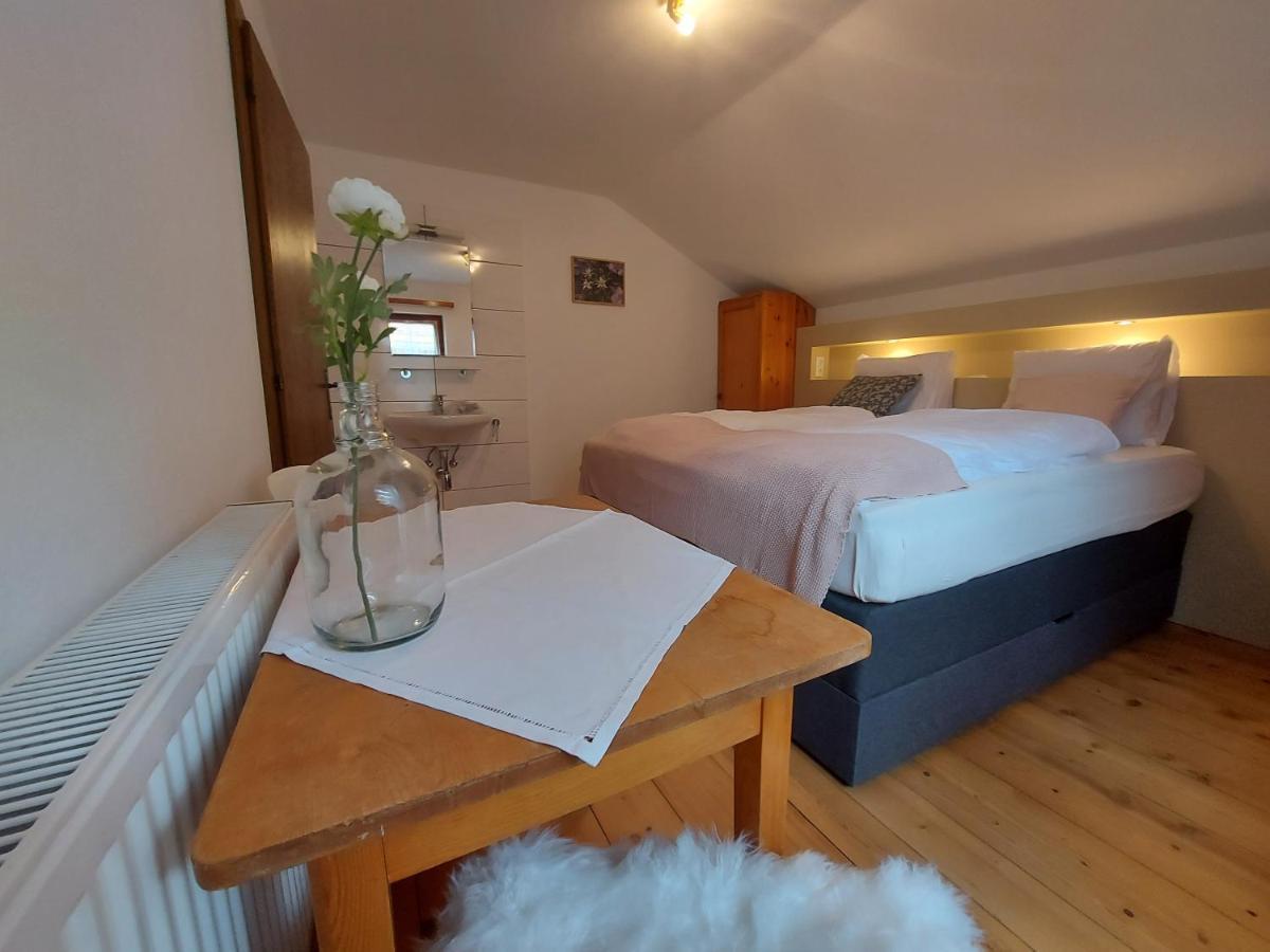 Zum Schneider Bed & Breakfast Finkenberg Exterior foto