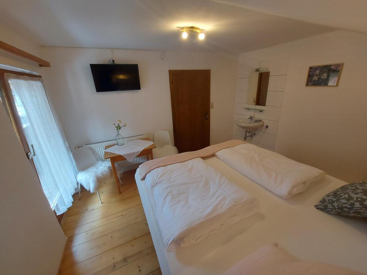 Zum Schneider Bed & Breakfast Finkenberg Exterior foto