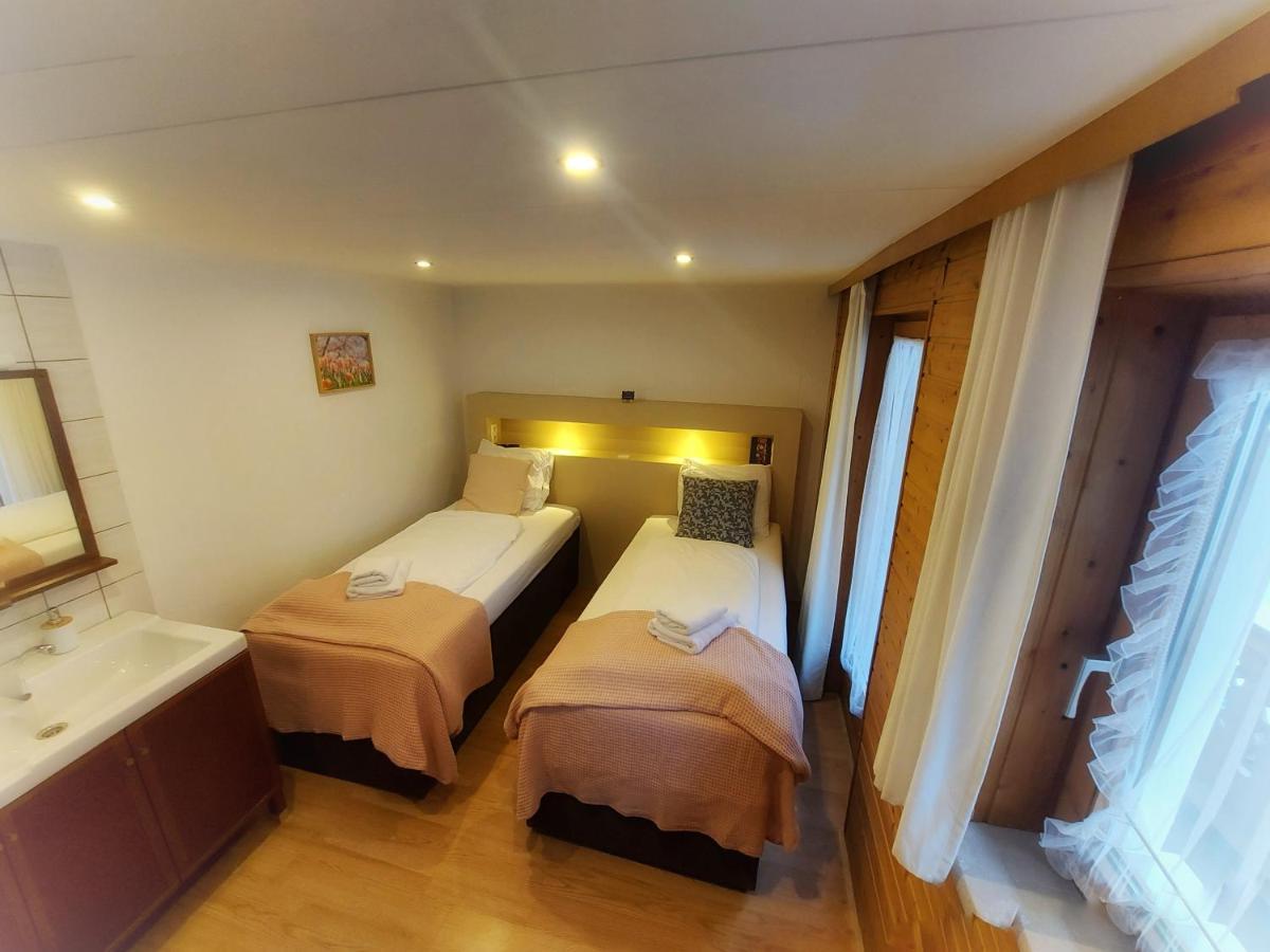 Zum Schneider Bed & Breakfast Finkenberg Exterior foto